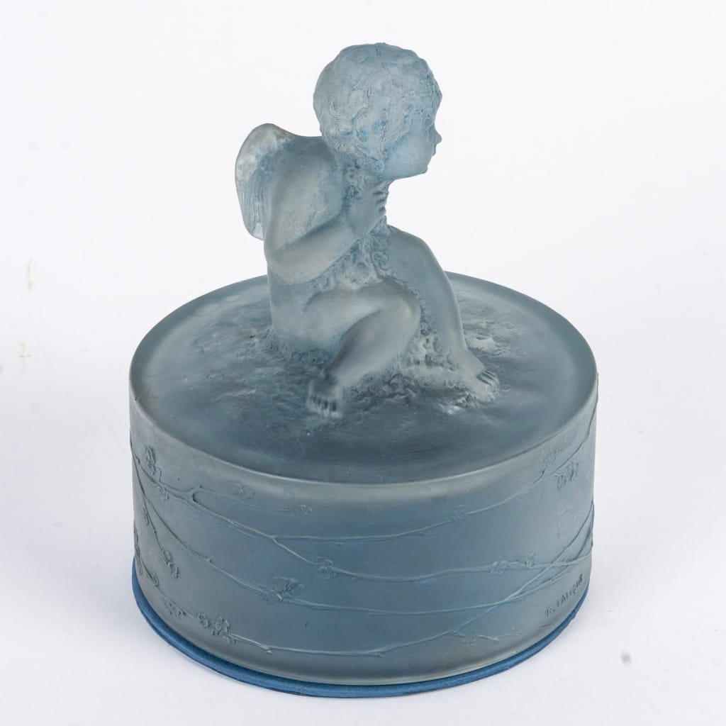 Boîte « Amour Assis » verre blanc patiné bleu de René LALIQUE 4