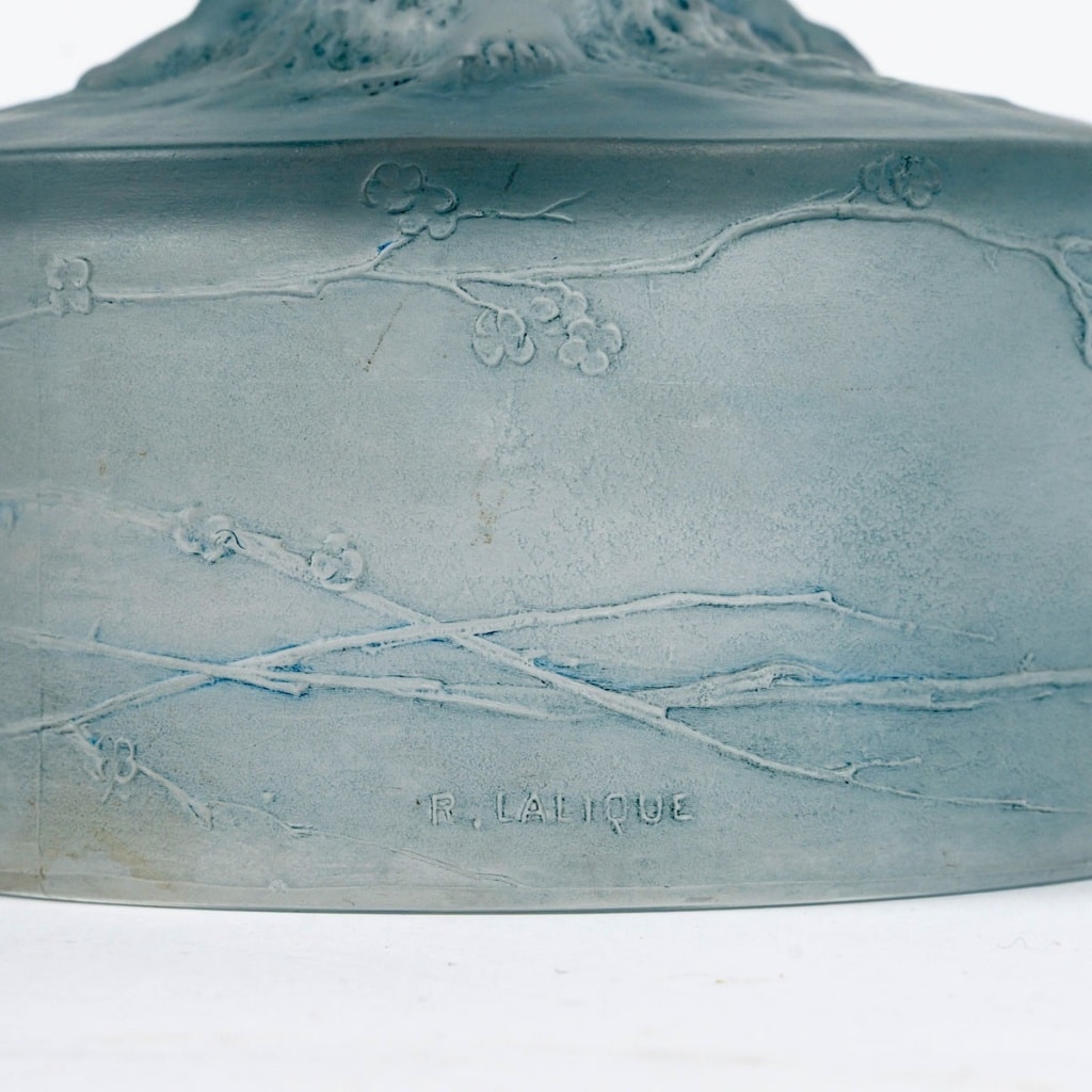 Boîte « Amour Assis » verre blanc patiné bleu de René LALIQUE 7