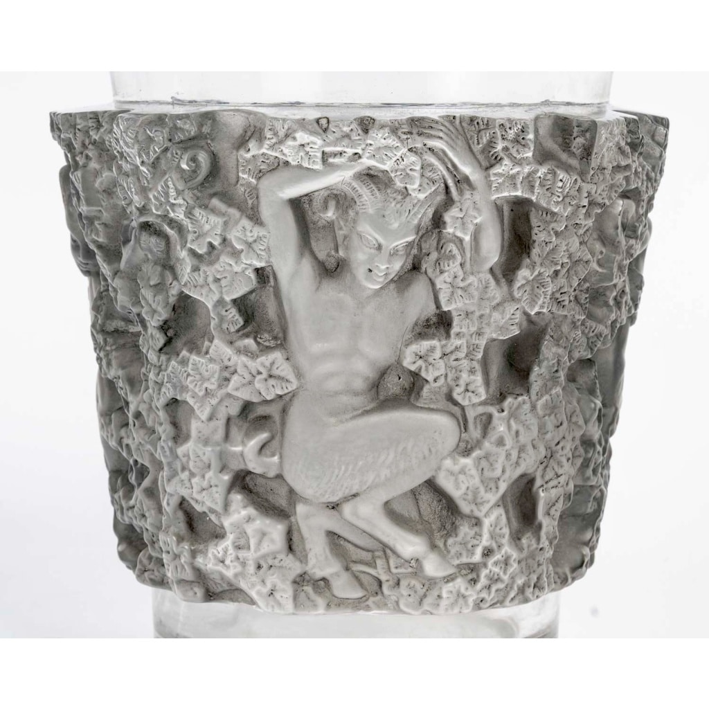 Vase « Bacchus » verre blanc patiné gris de René LALIQUE 7
