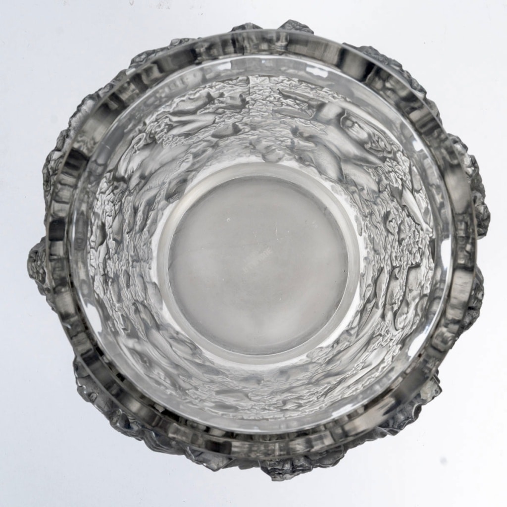 Vase « Bacchus » verre blanc patiné gris de René LALIQUE 8