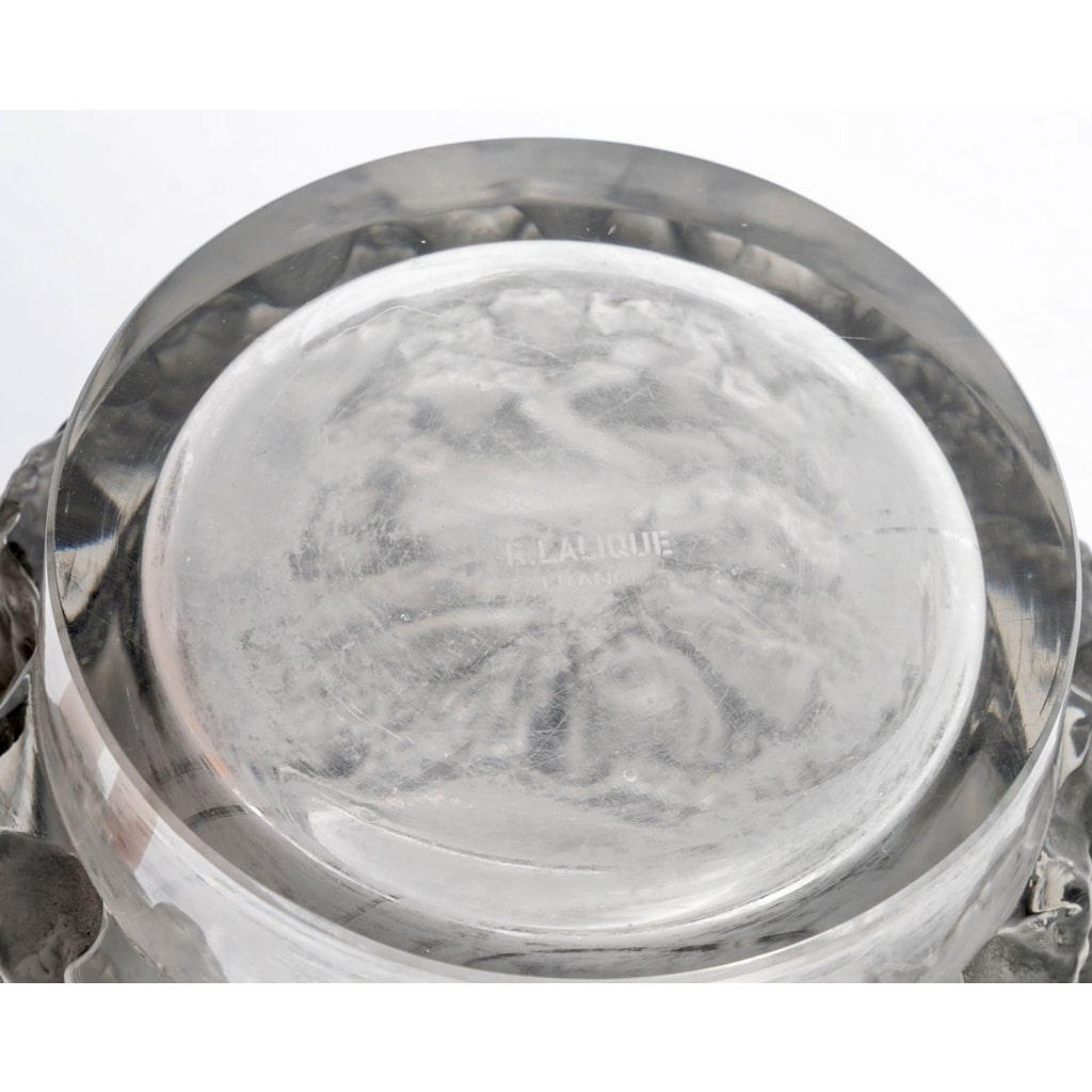 Vase « Bacchus » verre blanc patiné gris de René LALIQUE 9