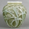 Vase « Sauterelles » verre opalescent patiné vert de René LALIQUE 8