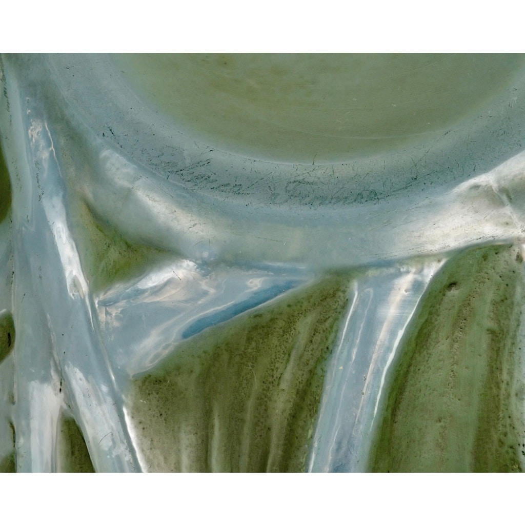 Vase « Sauterelles » verre opalescent patiné vert de René LALIQUE 7