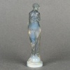 Statuette « Moyenne Voilée » verre opalescent patiné bleu de René LALIQUE 9