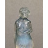Statuette « Moyenne Voilée » verre opalescent patiné bleu de René LALIQUE 14