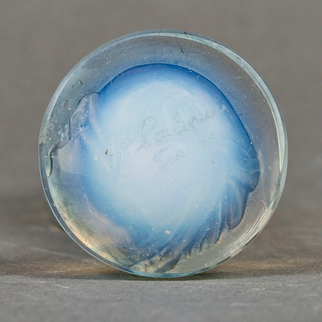 Statuette « Moyenne Voilée » verre opalescent patiné bleu de René LALIQUE 8