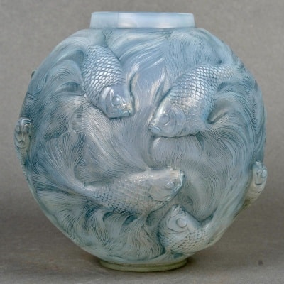 Vase « Formose » verre opalescent patiné bleu de René LALIQUE