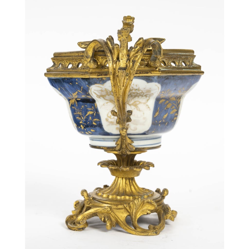 Coupe en porcelaine de Chine du 18ème siècle, monture en bronze doré 8