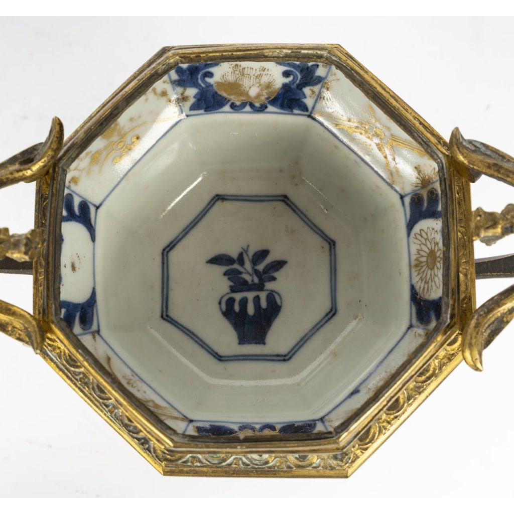 Coupe en porcelaine de Chine du 18ème siècle, monture en bronze doré 4