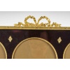 Un cadre photo en bronze doré de style louis XVI, fin XIXème siècle 12