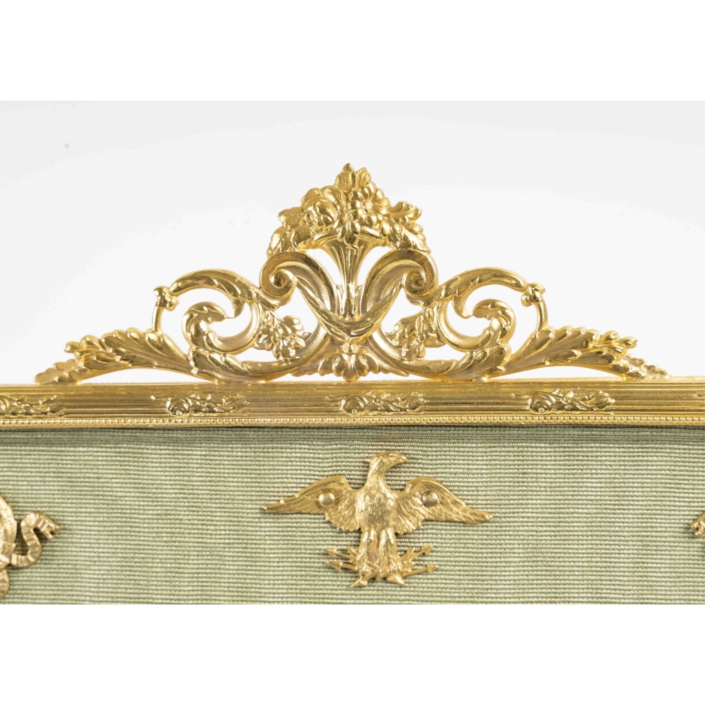 Un cadre photo en bronze doré de style louis XVI, fin XIXème siècle 8