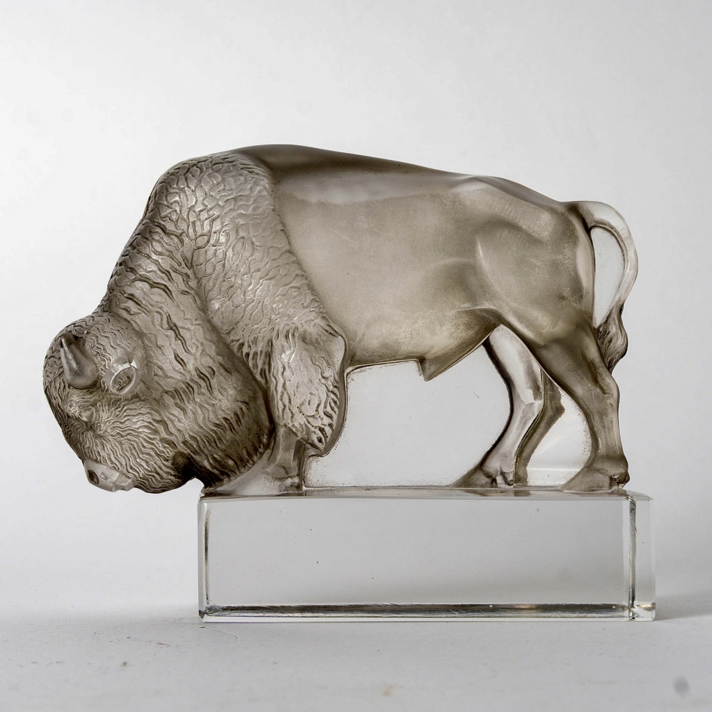 Presse-Papiers « Bison » verre blanc patiné gris de René LALIQUE 3