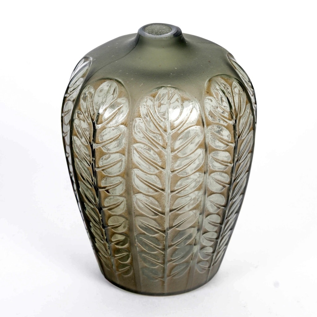 Vase « Tournai » verre gris fumé patiné sépia de René LALIQUE 4