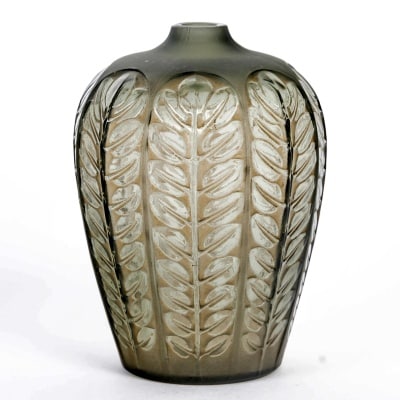 Vase « Tournai » verre gris fumé patiné sépia de René LALIQUE