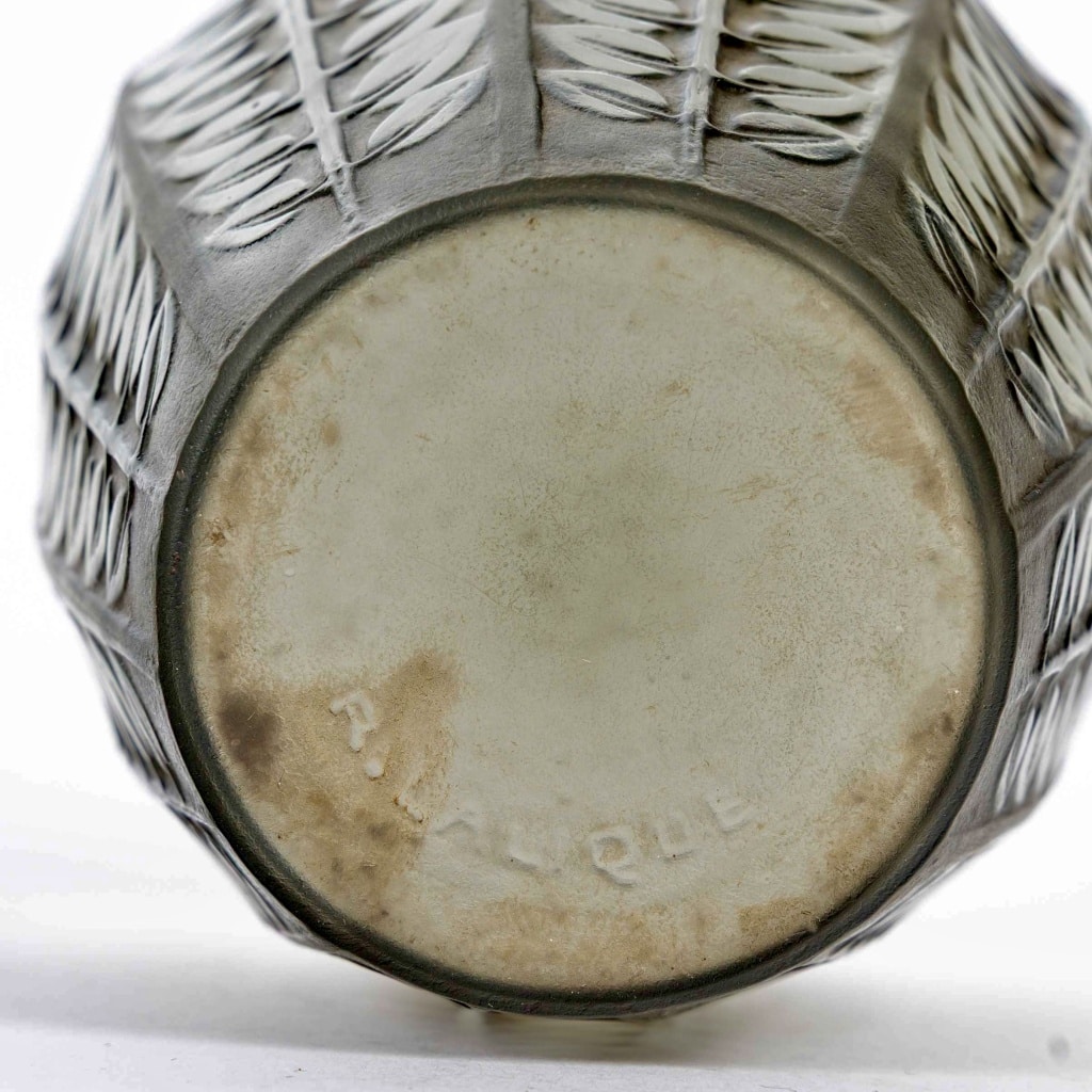 Vase « Tournai » verre gris fumé patiné sépia de René LALIQUE 7