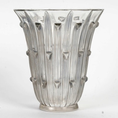 Vase « Bellis » verre blanc patiné gris bleu de René LALIQUE
