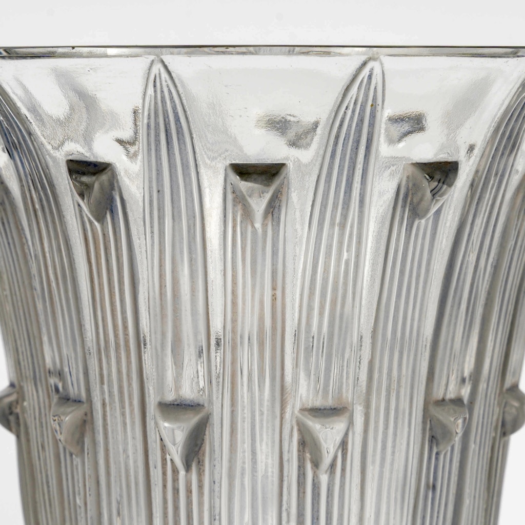 Vase « Bellis » verre blanc patiné gris bleu de René LALIQUE 4
