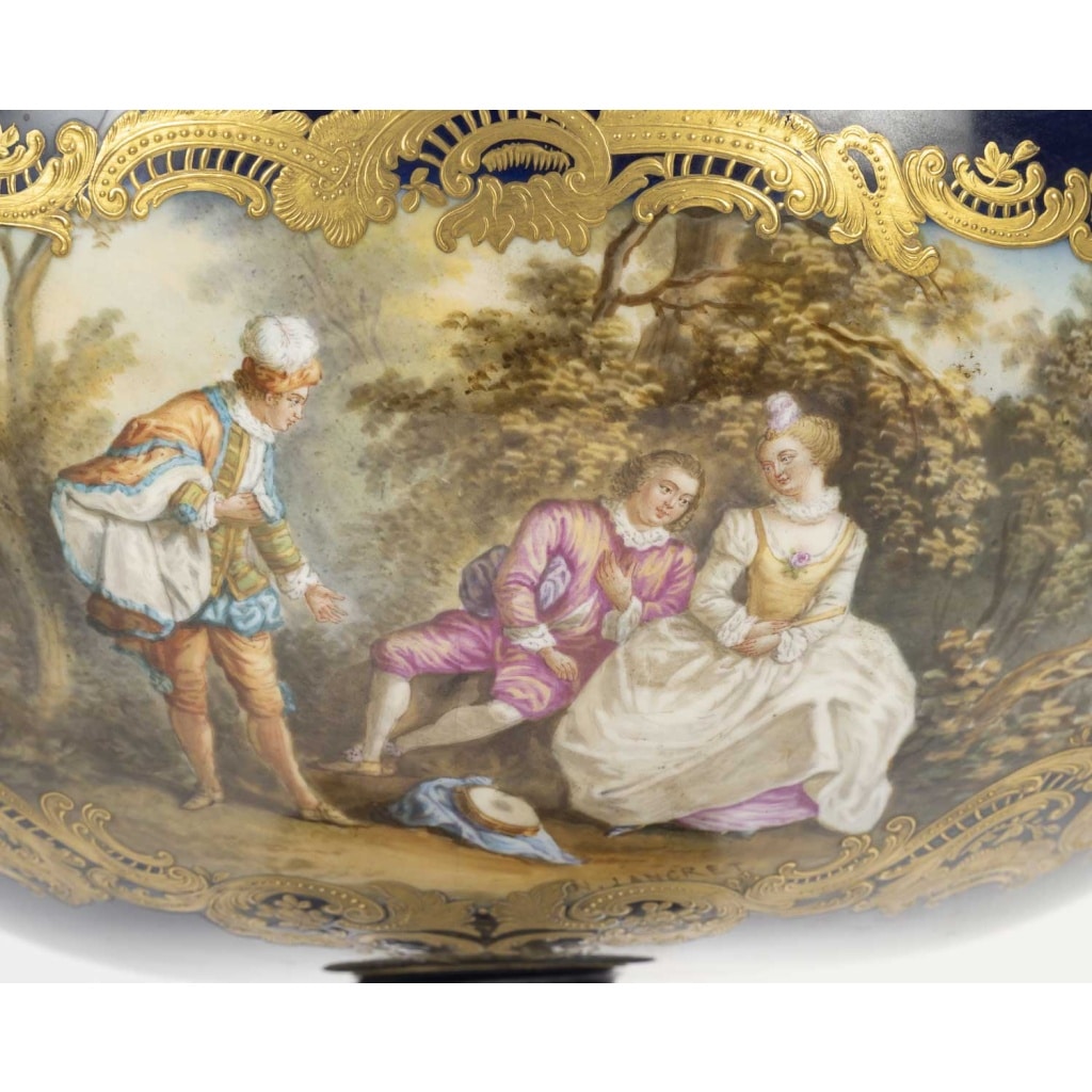 Grande coupe centre de table en porcelaine dans le goût de Sèvres, XIXᵉ siècle 4