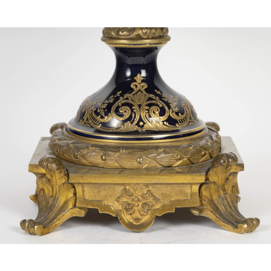 Grande coupe centre de table en porcelaine dans le goût de Sèvres, XIXᵉ siècle 5