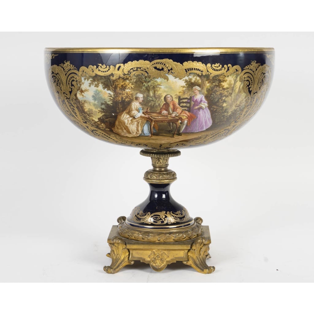 Grande coupe centre de table en porcelaine dans le goût de Sèvres, XIXᵉ siècle 7