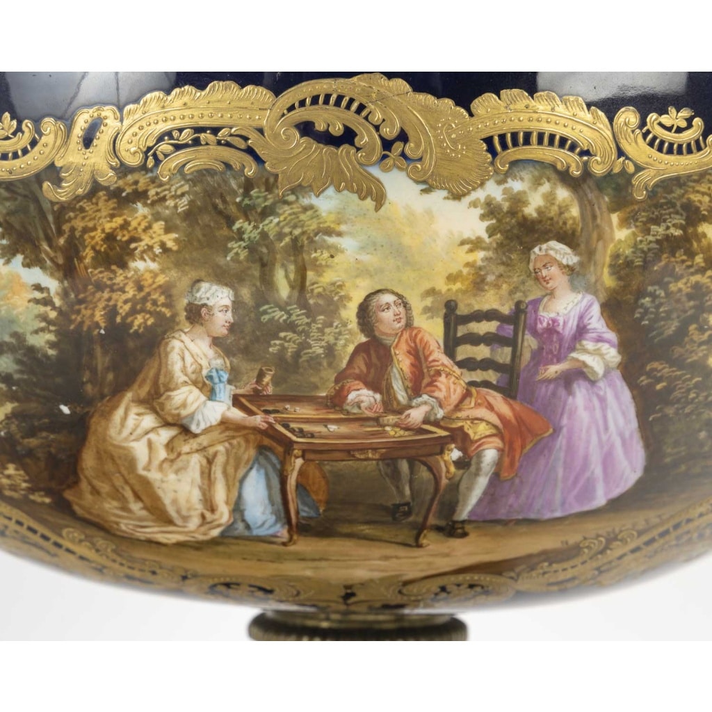 Grande coupe centre de table en porcelaine dans le goût de Sèvres, XIXᵉ siècle 8