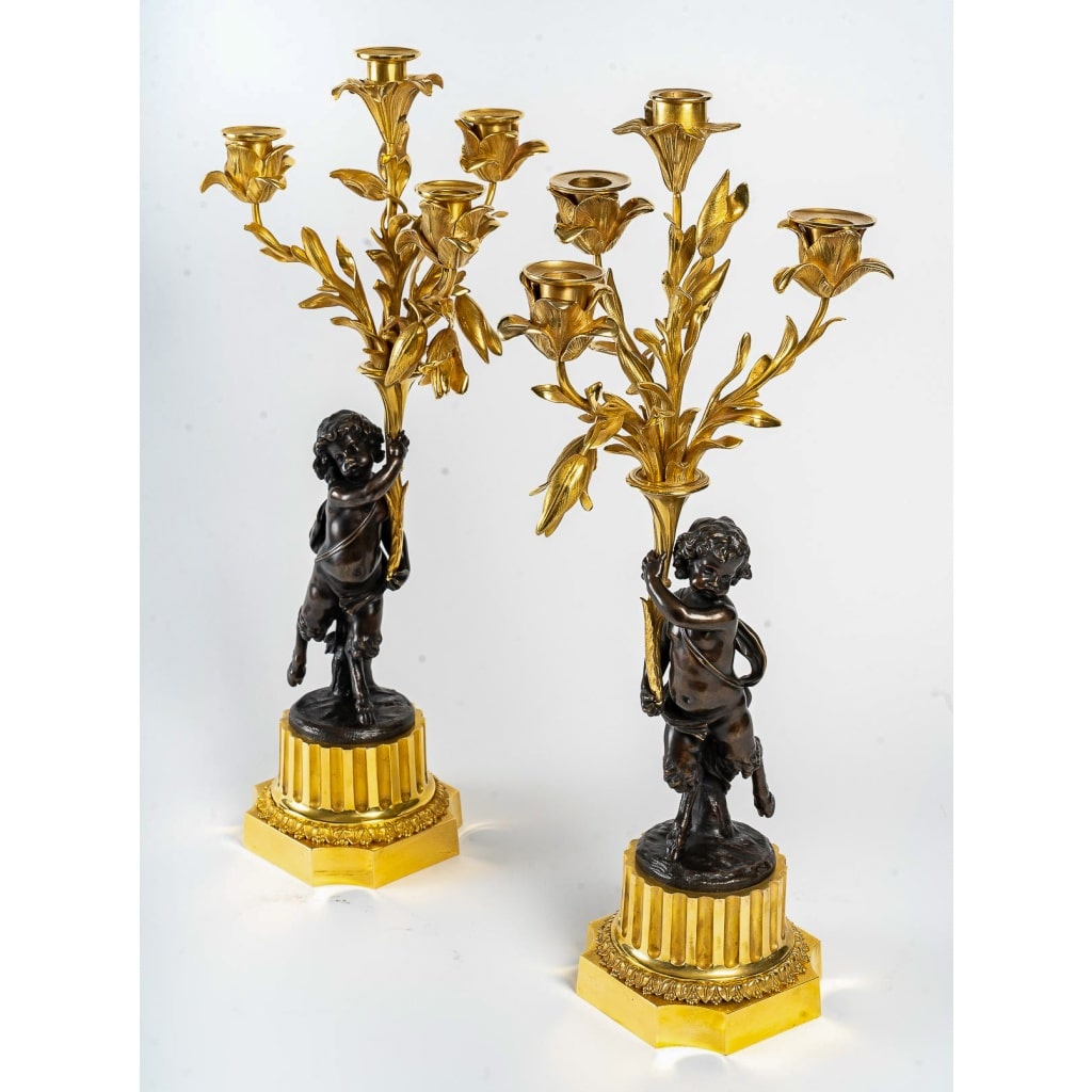 Paire de candélabres de style Louis XVI en bronze à décor de Faunes, montés en lampes 7