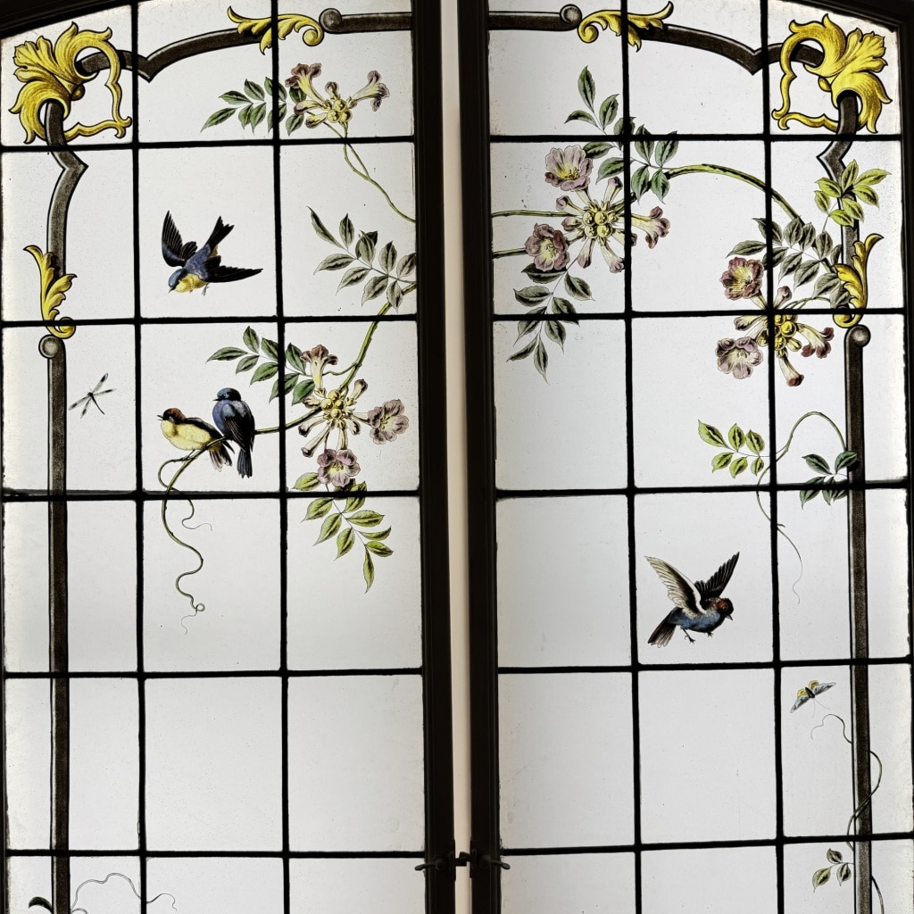 Paire de vitraux aux glycines, bignones, roses et mésanges (H197cm L103cm) 4