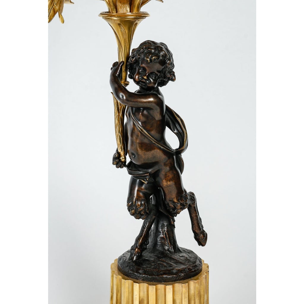Paire de candélabres de style Louis XVI en bronze à décor de Faunes, montés en lampes 5
