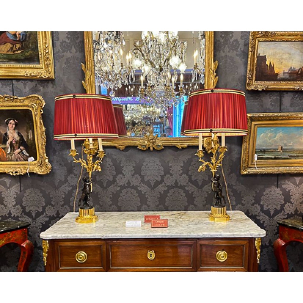 Paire de candélabres de style Louis XVI en bronze à décor de Faunes, montés en lampes 14