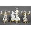 Garniture de cheminée en biscuit et bronze doré – Signée Lesueur – Style Louis XVI, fin XIXe siècle 13