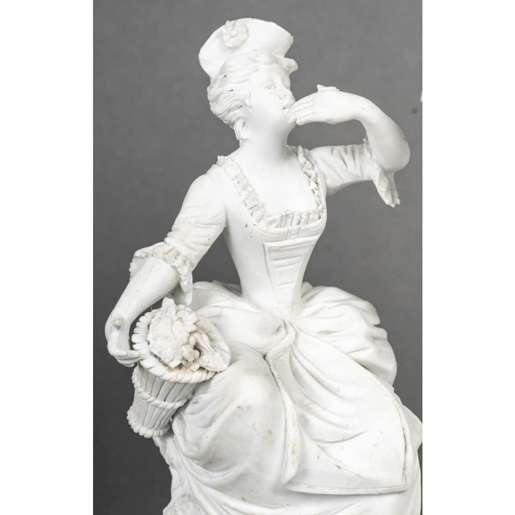 Garniture de cheminée en biscuit et bronze doré – Signée Lesueur – Style Louis XVI, fin XIXe siècle 8