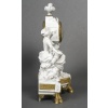 Garniture de cheminée en biscuit et bronze doré – Signée Lesueur – Style Louis XVI, fin XIXe siècle 23