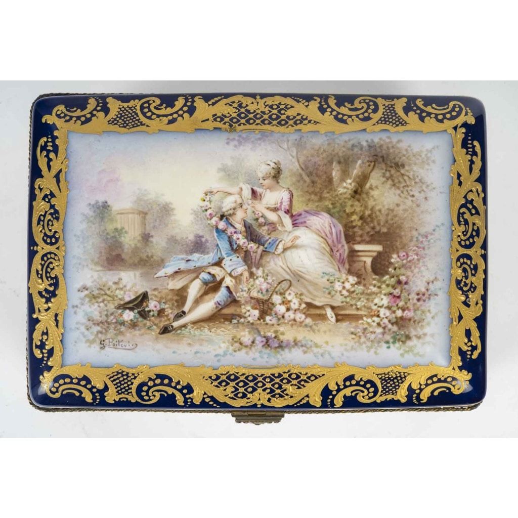 Boîte en porcelaine peinte à la main, style Louis XV – Époque XIXᵉ siècle 3