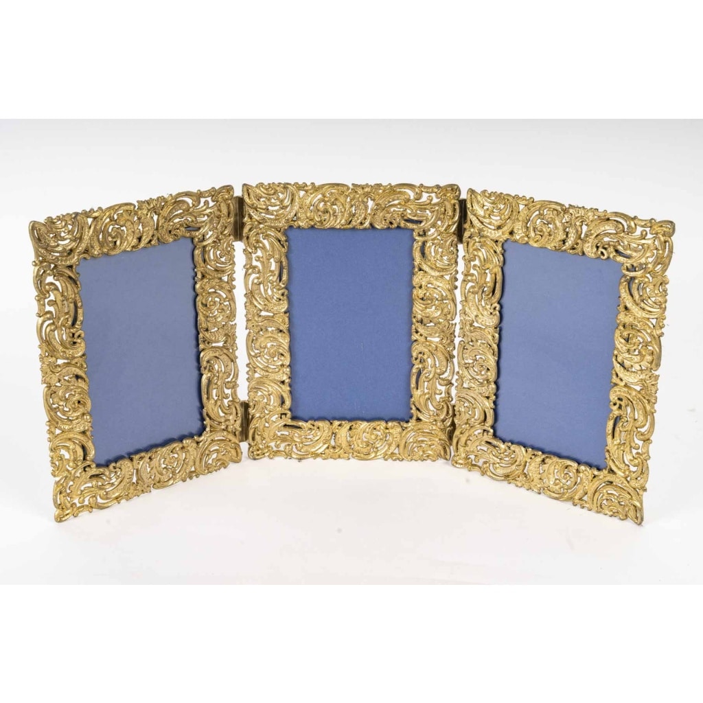 Cadre triptyque en métal doré ajouré – Style Rococo – Époque début XXᵉ siècle 2