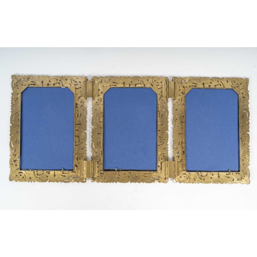 Cadre triptyque en métal doré ajouré – Style Rococo – Époque début XXᵉ siècle 3