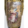 Paire de grands cassolettes couvertes en porcelaine de Sèvres, style Louis XVI – Époque XIXᵉ siècle 13
