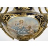 Paire de vases couverts en porcelaine à décor peint et montures en bronze doré – Style Louis XVI – Époque début XXᵉ siècle 13