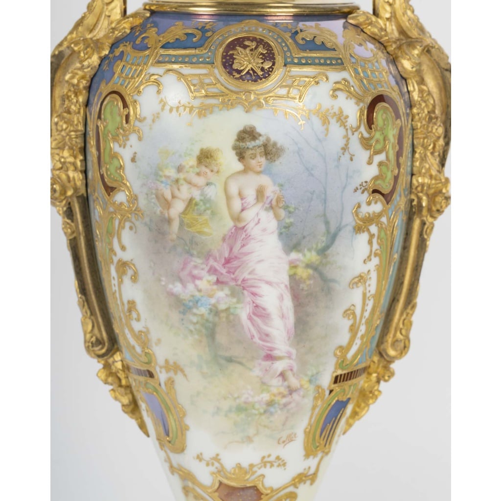 Paire rare de vases couverts en porcelaine peinte et bronze doré, XIXᵉ siècle 4