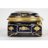 Boîte ovale en porcelaine peinte à la main – Style Louis XV – Époque fin XIXᵉ siècle 15