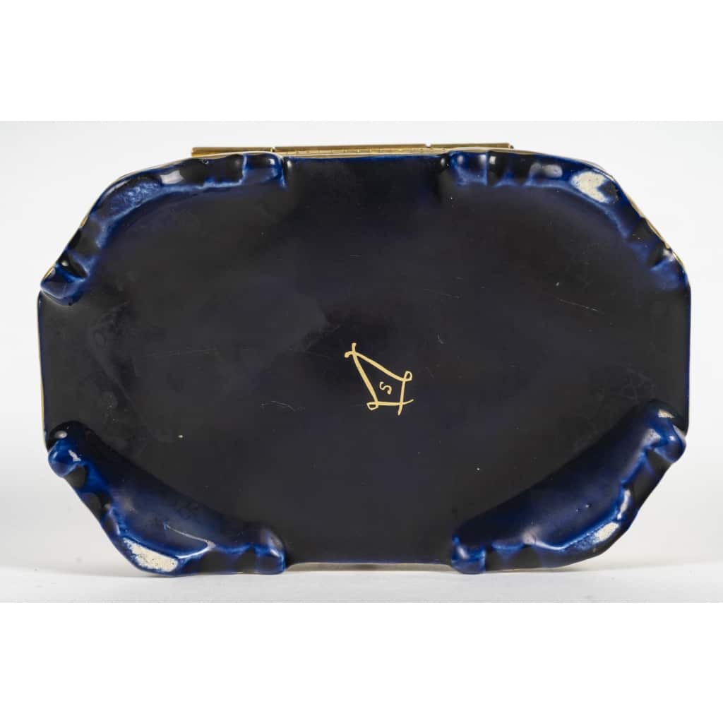 Boîte ovale en porcelaine peinte à la main – Style Louis XV – Époque fin XIXᵉ siècle 5