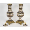 Paire de grands vases torsadés en porcelaine peinte et dorée, XIXᵉ siècle 14