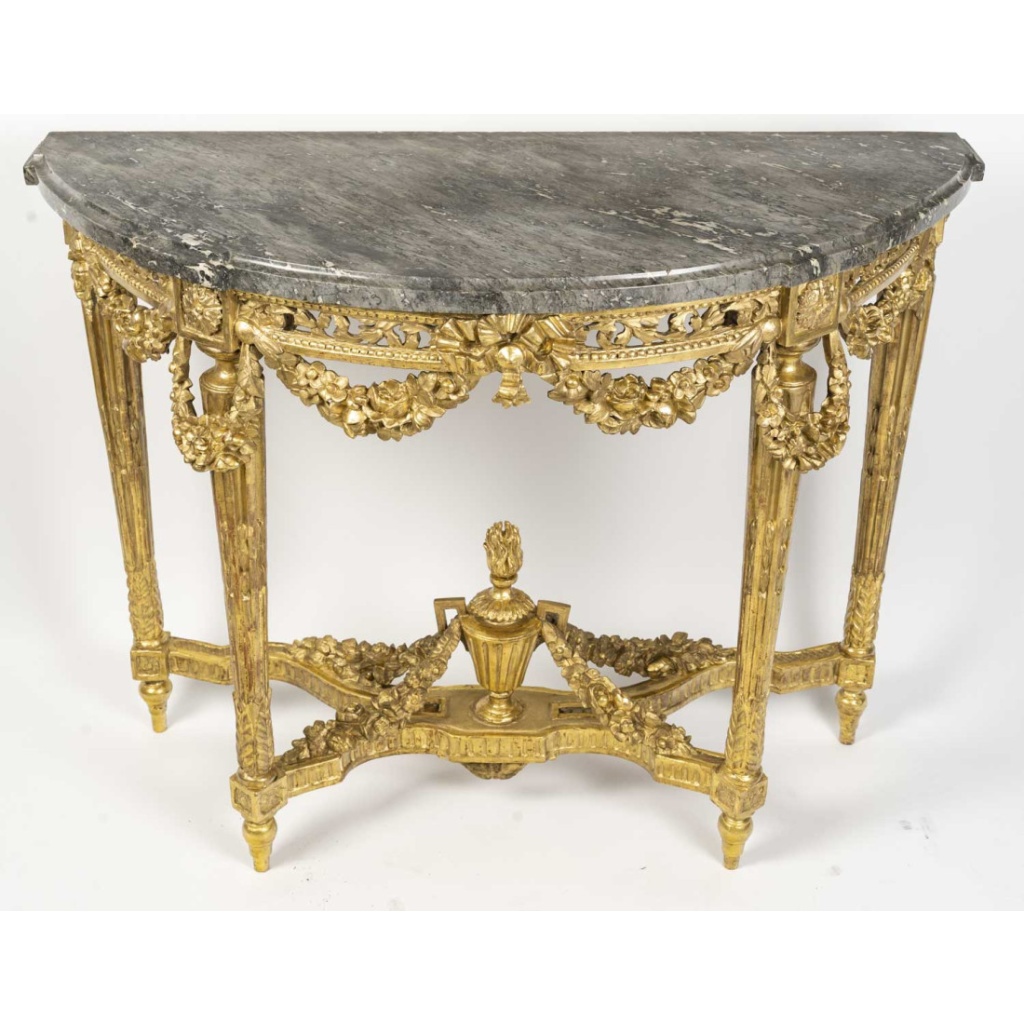 Grande console en bronze sculpté et doré, d’Epoque Louis XVI (1774-1789), XVIIIème siècle. 2