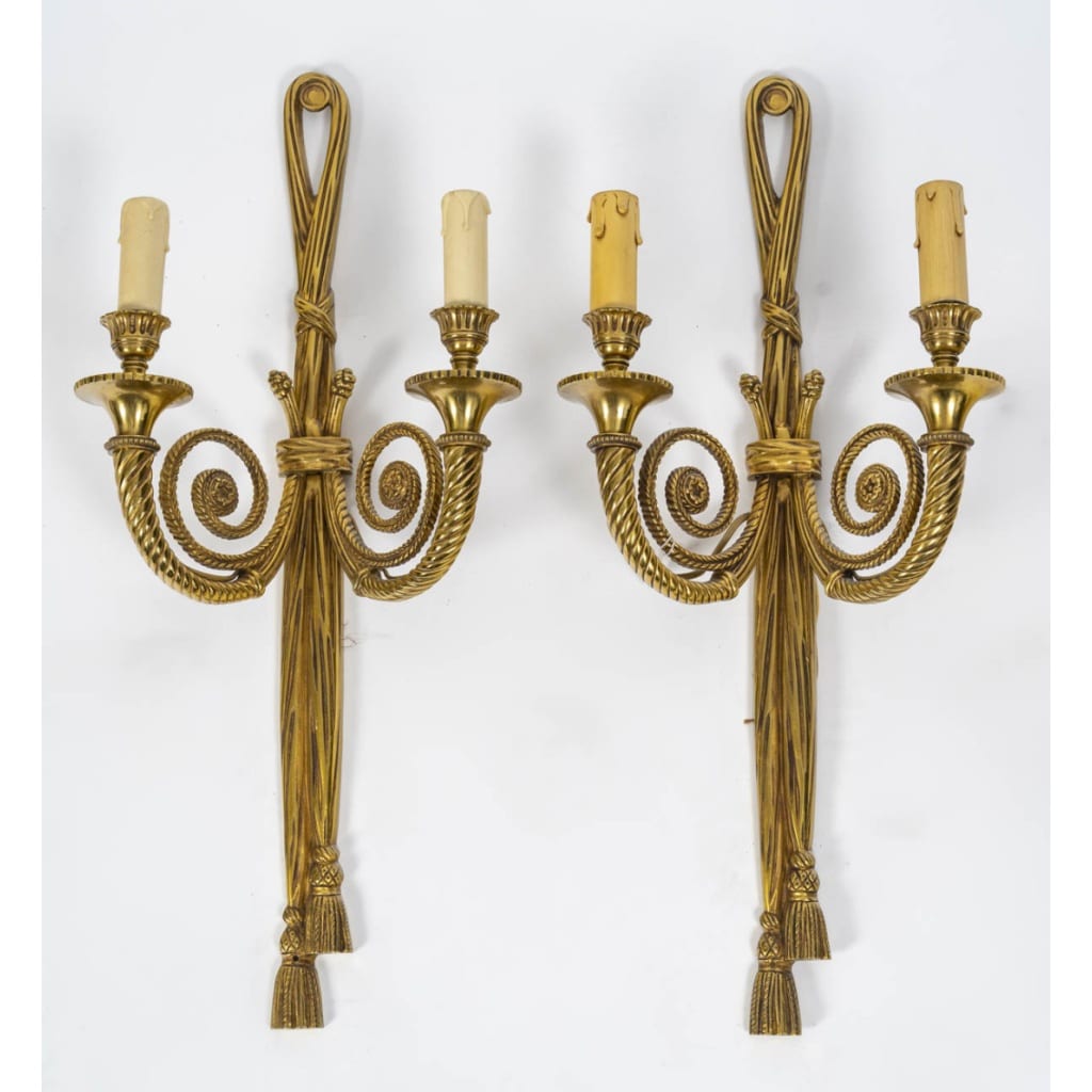 Paire appliques en bronze doré. Début XXéme. 2 Paire appliques en bronze doré. Début XXéme. 2