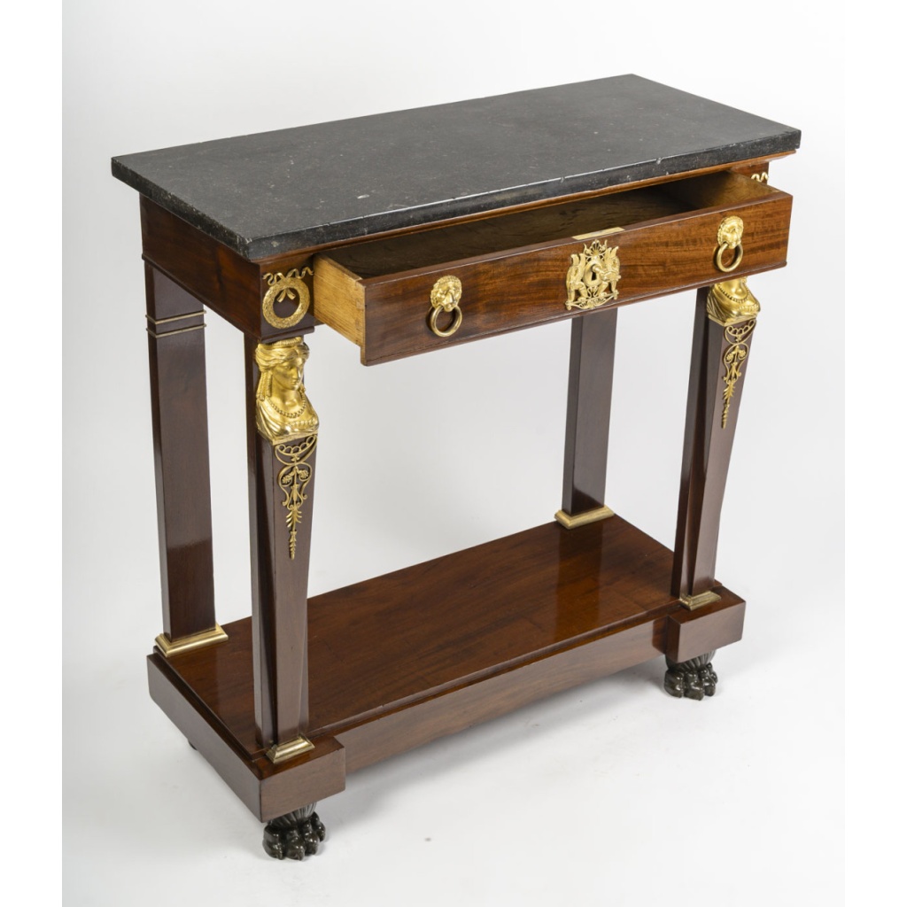 Petite console en acajou et bronze doré, d’époque Ier empire (1804-18015), XIXème siècle. 3