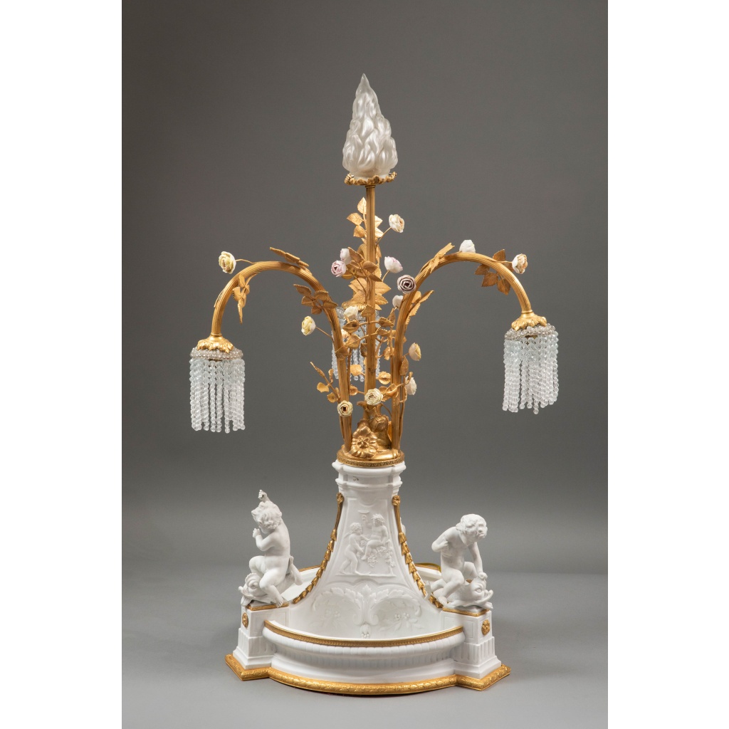 Importante garniture de trois pièces en biscuit et bronze doré, XIXᵉ siècle 3