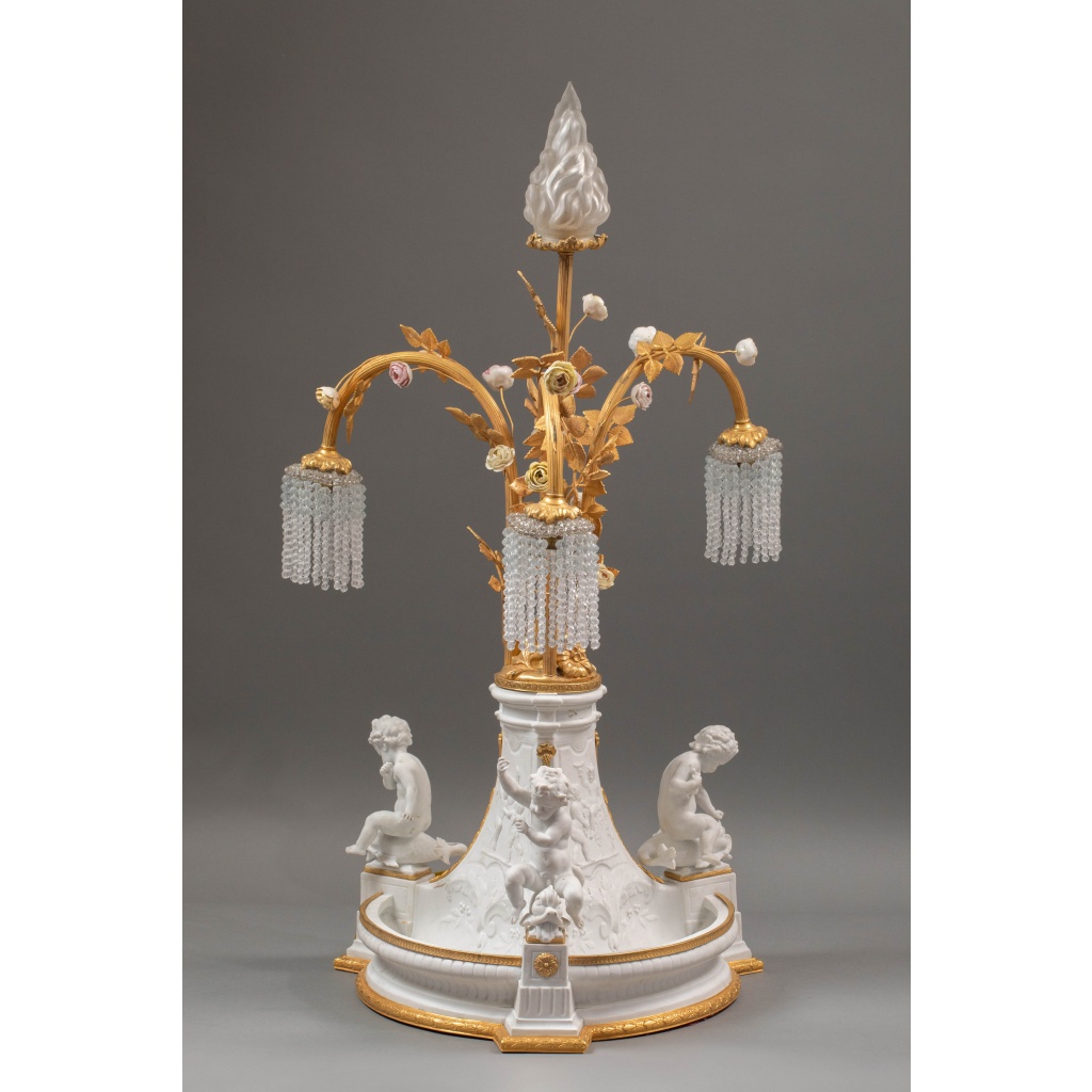Importante garniture de trois pièces en biscuit et bronze doré, XIXᵉ siècle 5