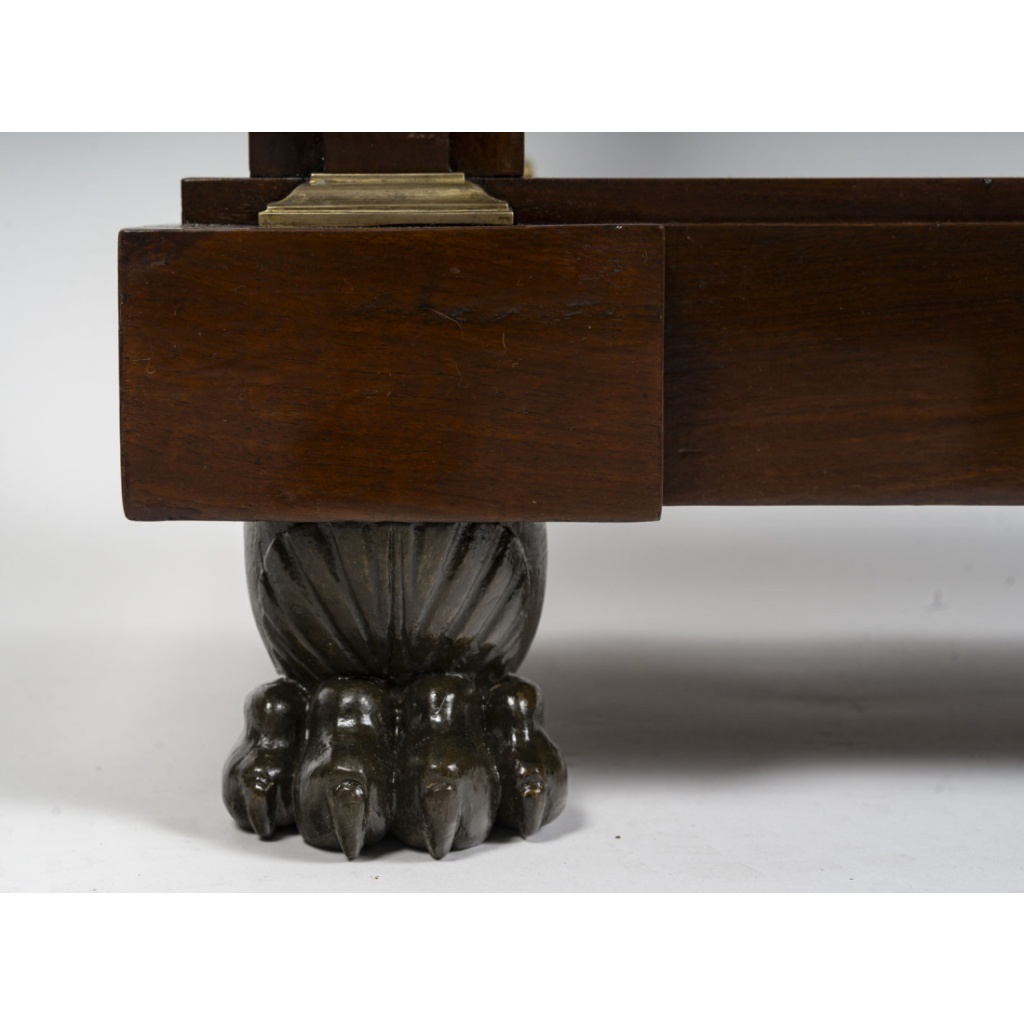 Petite console en acajou et bronze doré, d’époque Ier empire (1804-18015), XIXème siècle. 5