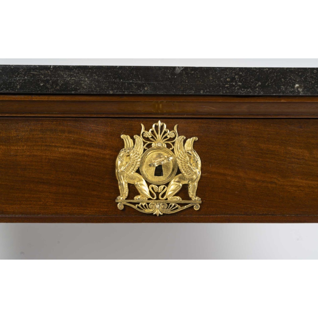Petite console en acajou et bronze doré, d’époque Ier empire (1804-18015), XIXème siècle. 7