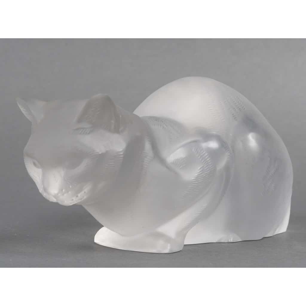 LALIQUE – Chat couché en cristal Signé Lalique France 2 LALIQUE – Chat couché en cristal Signé Lalique France 2