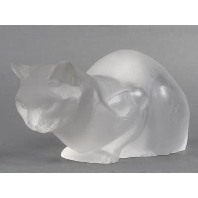 LALIQUE – Chat couché en cristal Signé Lalique France LALIQUE – Chat couché en cristal Signé Lalique France